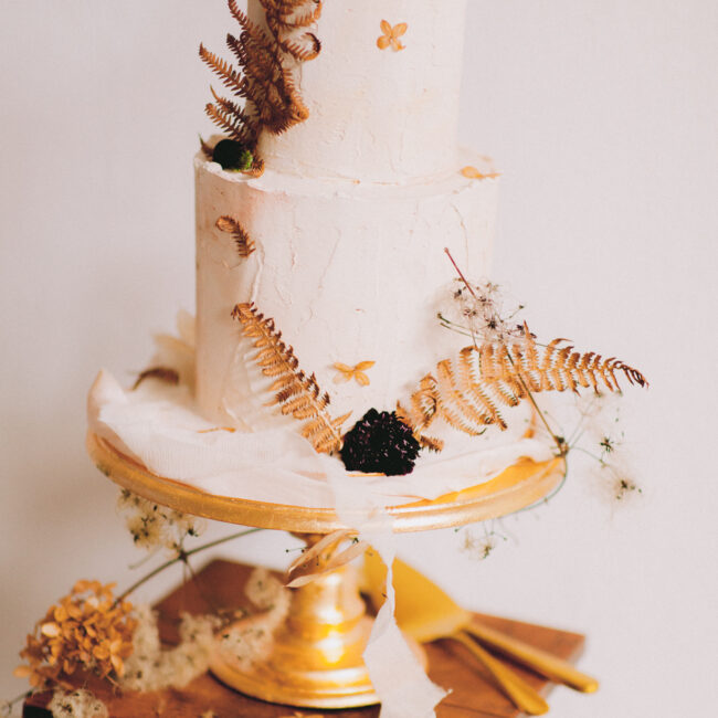 Cake Stand Gold Verleih Hochzeit