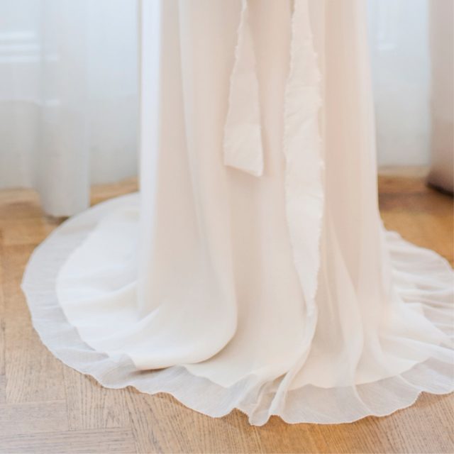silk is the queen under fabrics for wedding dresses. you wear it like a feather. incomparable soft on your skin!⁠
who loves silk as much as I do?⁠
⁠
#parkhotelschönbrunn #lilyofthevalley #mademoisellefee #igersaustria #igersvienna #viennabride #weddinginspiration #bridalstyle #weddingmoments #bestmoments #instawedding #wedding #vienna #wedding2019 #weddingvienna #eventdecoration ⁠
⁠
Photography: @catehoffmannimages⁠
Dress: @ivoryisle